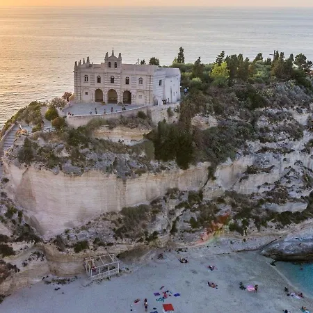 Lady White Vendégház Tropea