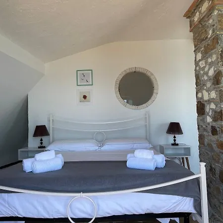 Lady White Guest house *